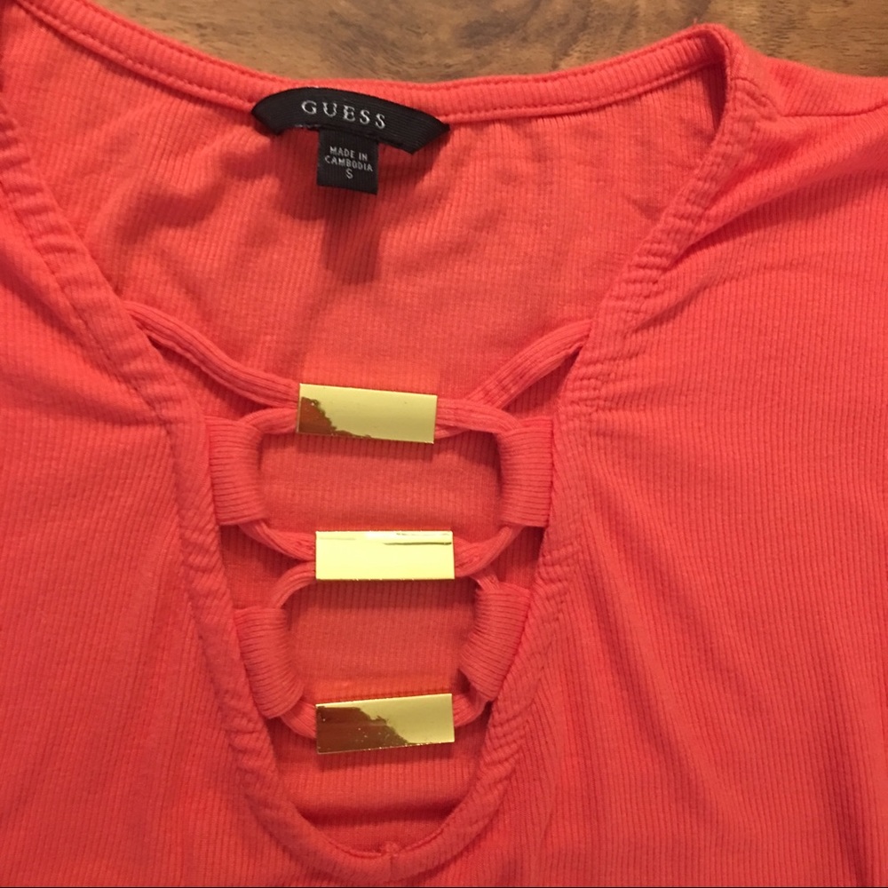 GUESS short sleeve deep V rayon top - Picture 1 of 6